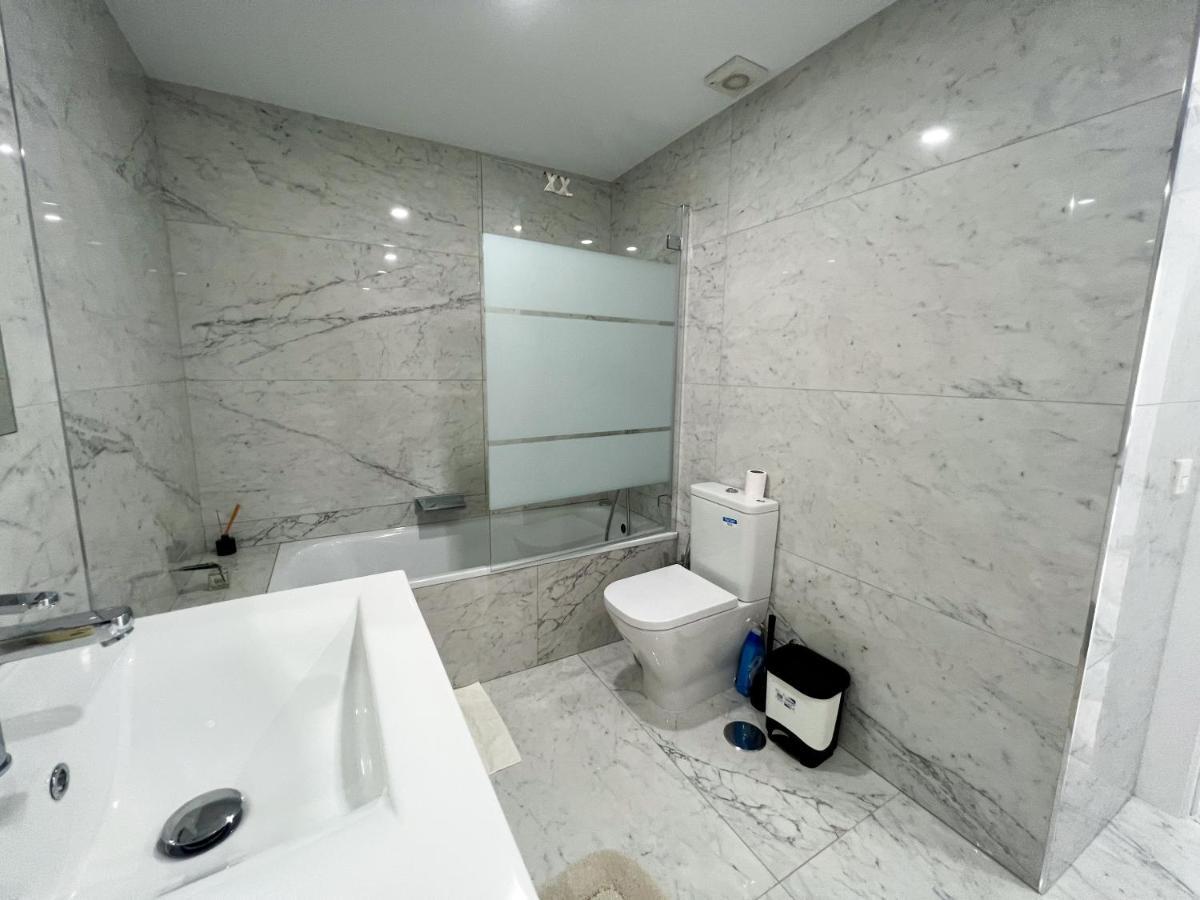Luxury Three Bedroom Apartment At Estepona Exteriér fotografie